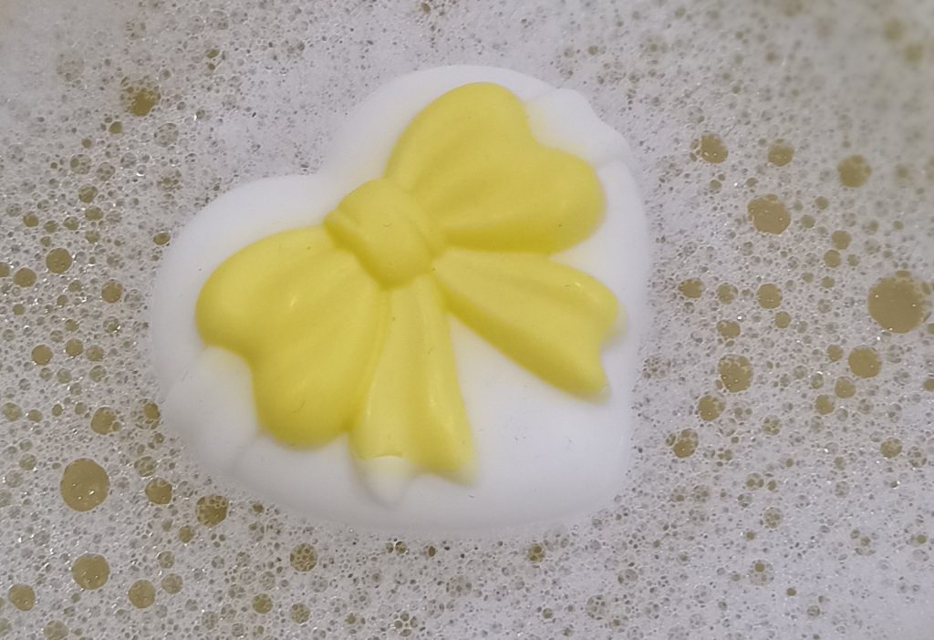 Savon en forme de cœur avec nœud, Free-Mousse
